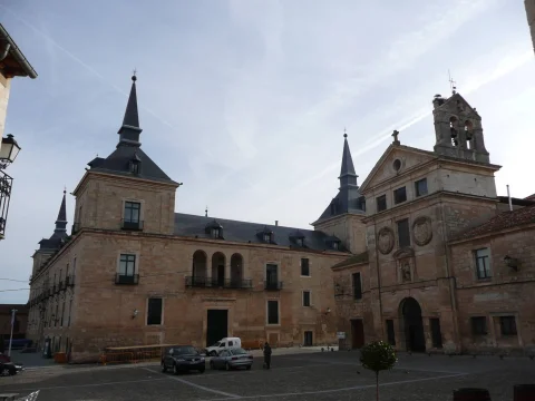 VIsta de la Plaza San Blas al Palacio Ducal